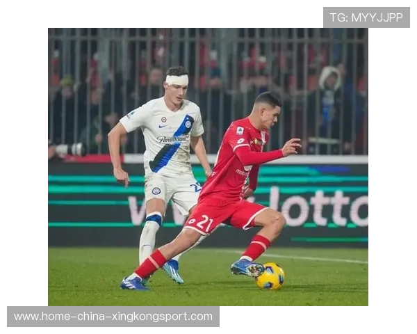 波尔图塔雷米头球补射主场观众集体起立——从草皮到日常的力量之旅