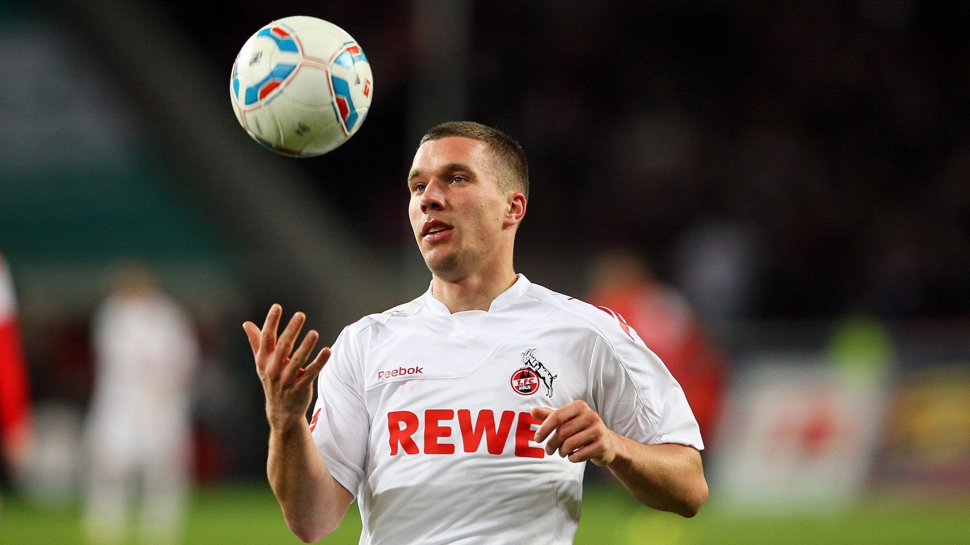 2026年F1中国大奖赛回归日历 现场观众爆满见证冠军冲线