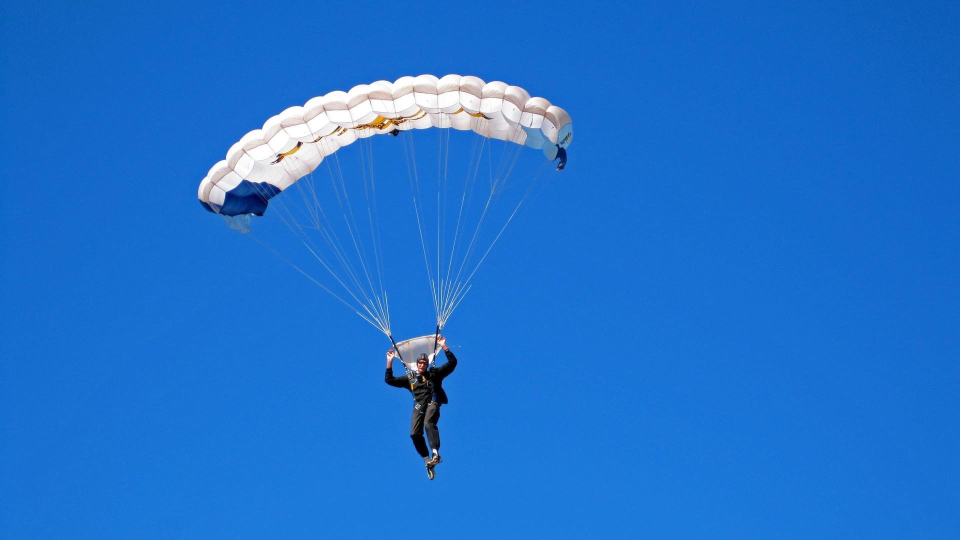 世界电子竞技医务委员会2026年成立 关注选手视力与颈椎问题