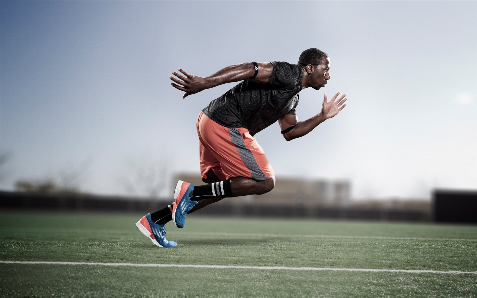 线上“家庭体能PK赛” 每家拍摄完成指定动作上传